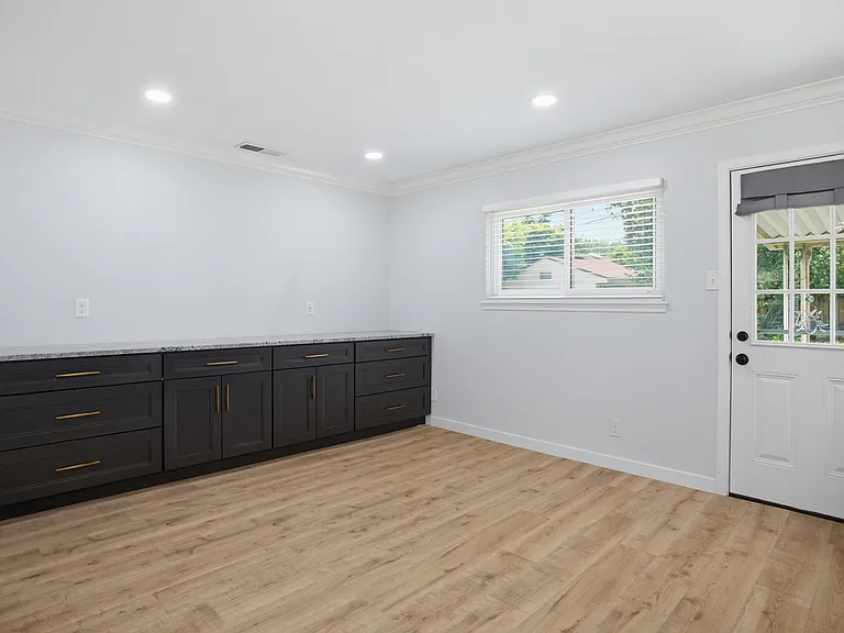 8315 Castlecreek Dr — Photo 6