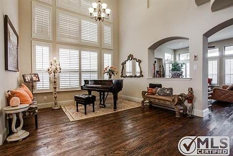 3rd image of 1006 Hot Springs Dr
