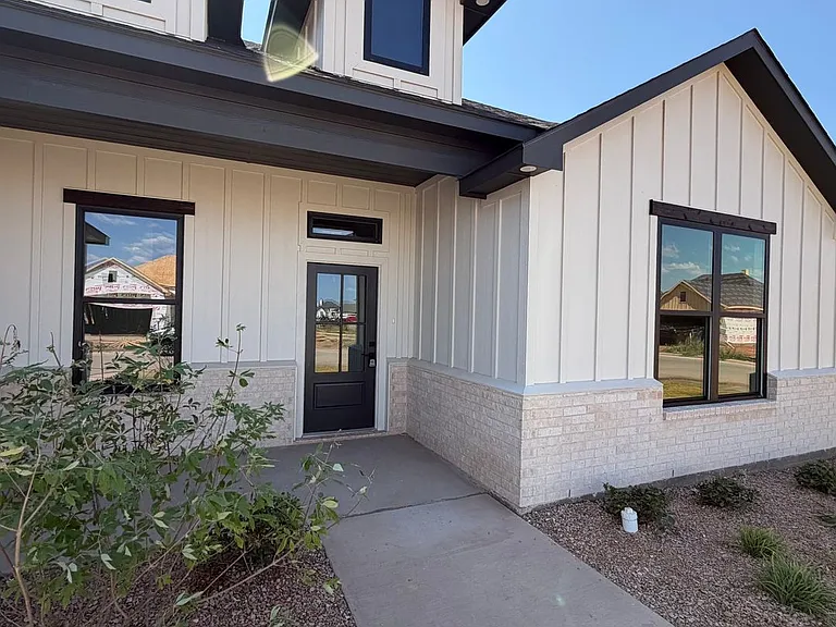 7802 Enderby Ln — Photo 2