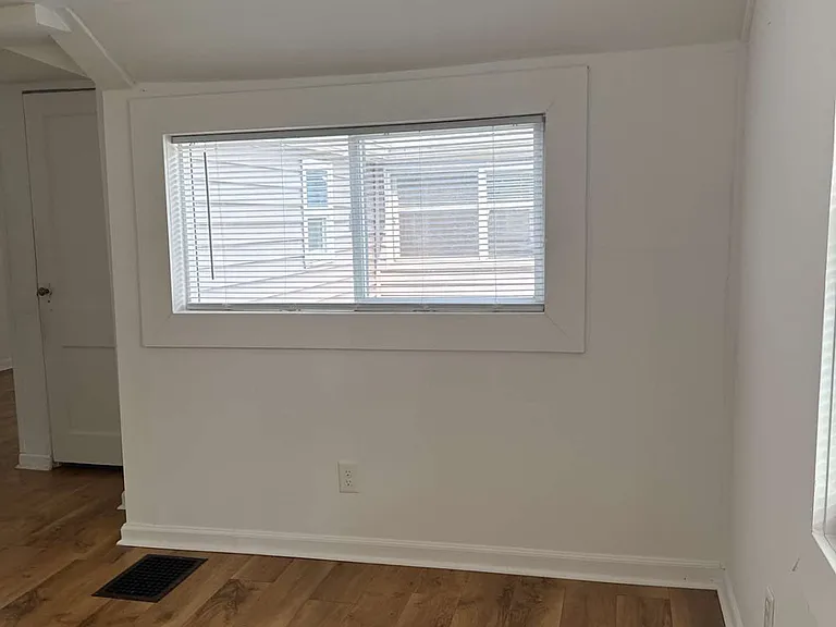 307 W Ells Ave — Photo 9