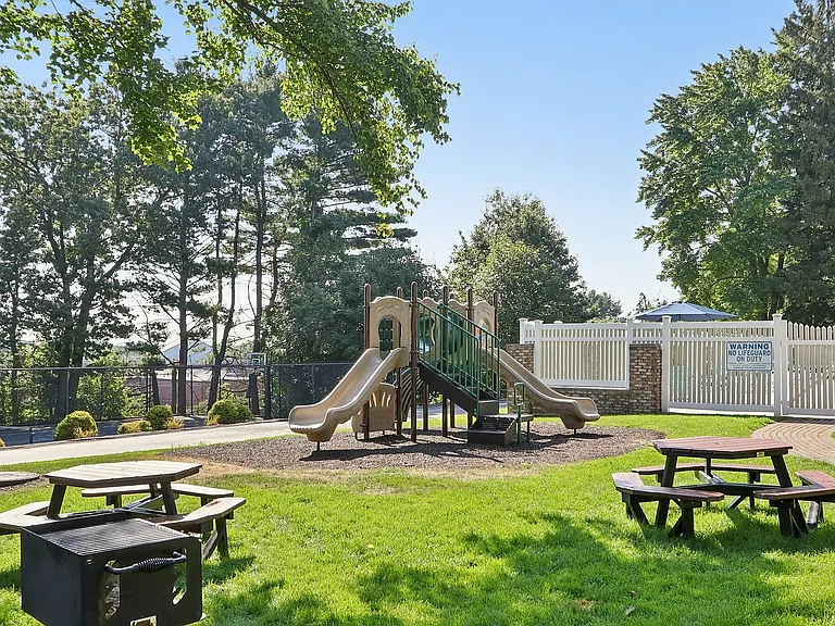 29-web-or-mls-Silver Dr-1408-929