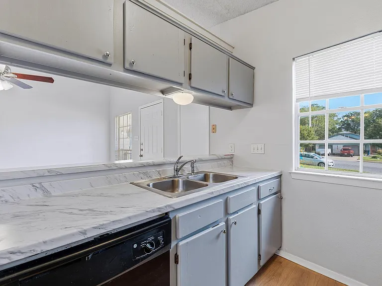 1809 Gracy Farms Ln #A — Photo 9