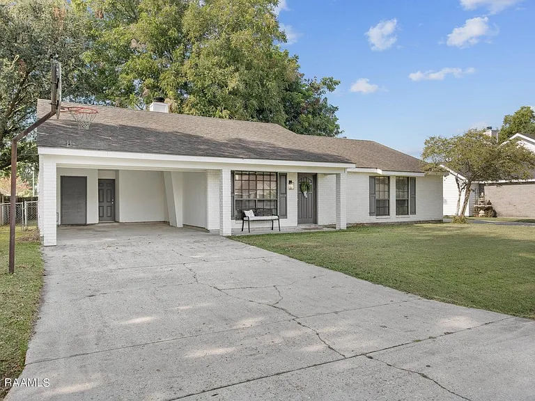 110 Village Green Dr — Photo 24
