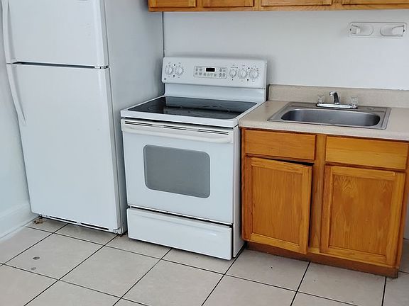 5th image of 436 E Park Ave #13