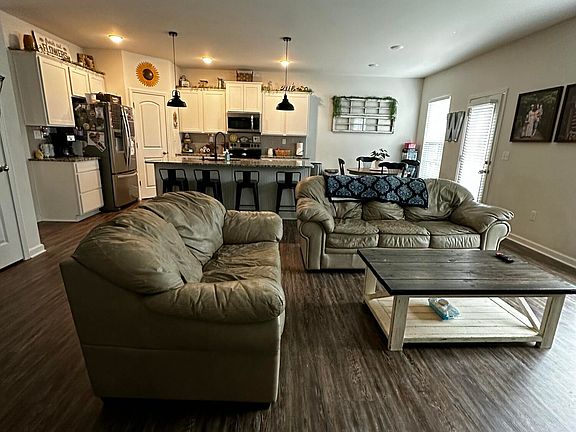 4th image of 621 Lucille Dr