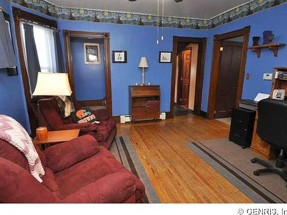 5th image of 139 Chapin St