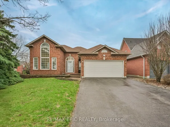 33 Emmett Pl, Whitby, ON L1R 2B4