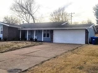 2 Wickham Fen Rd, Florissant, MO 63033