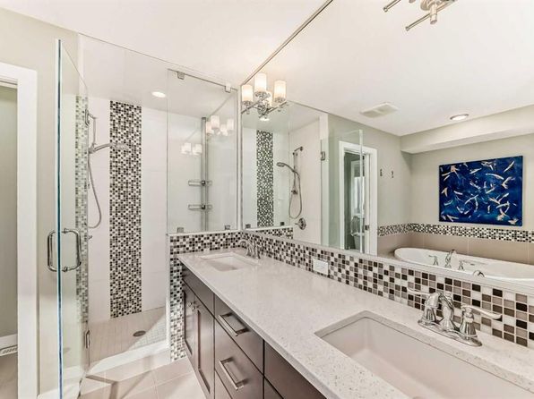 2425 SE 22a St NW, Calgary, AB T2M 3X8