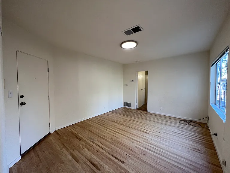 2541-2569 Le Conte Ave — Photo 15