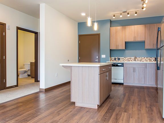 4th image of 736 8th Ave NE Unit 222