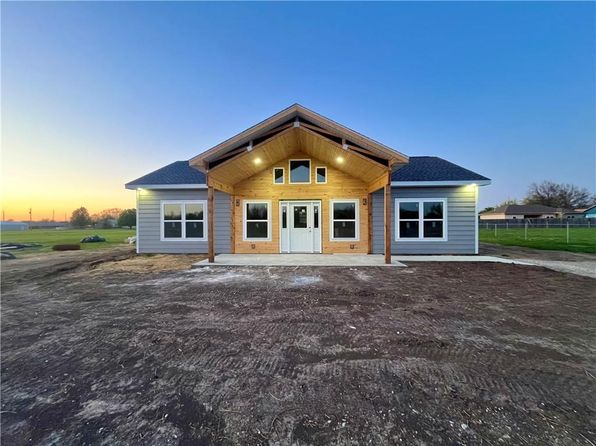 906 Park St, Cherryvale, KS 67335