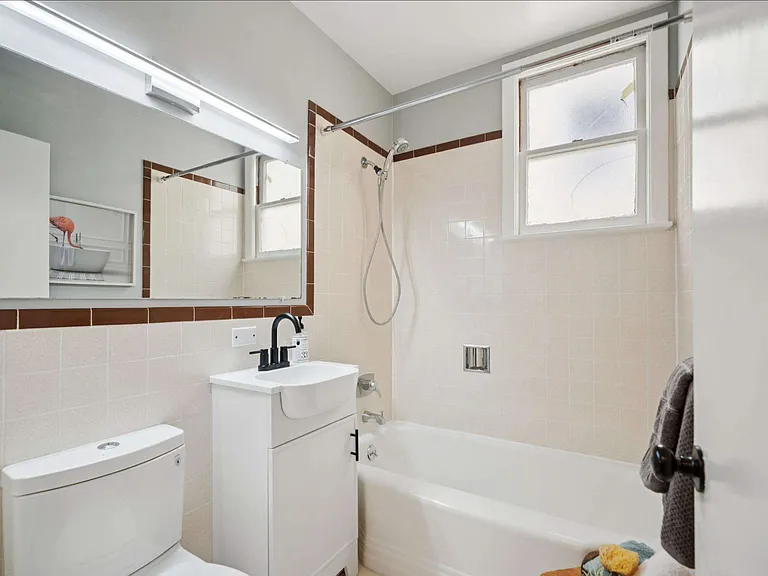 1250 Clay St — Photo 19