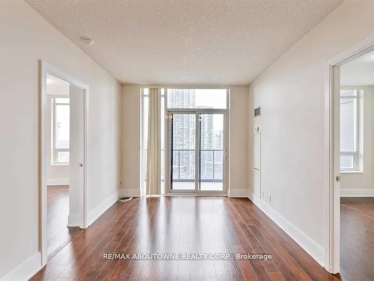 330 Burnhamthorpe Rd W #2303 — Photo 6