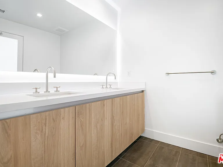 8555 Colgate Ave #402 — Photo 10