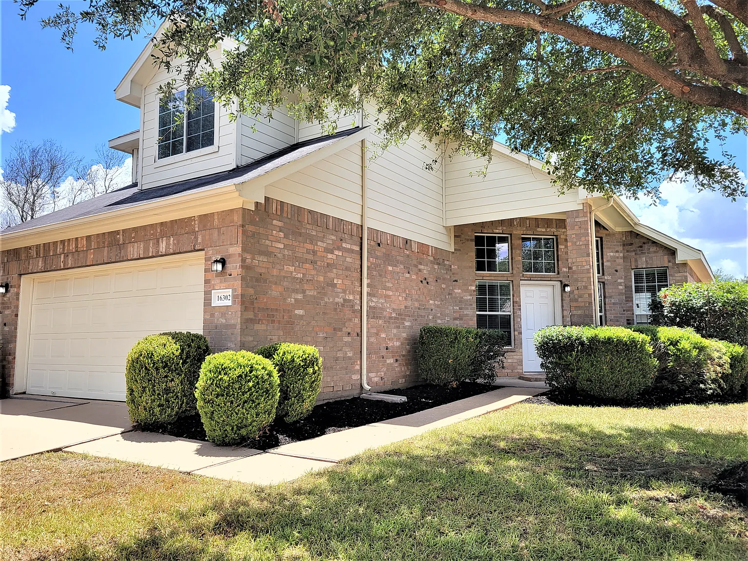 3 bed/2.5 bath in Sugar Land! — Photo 1