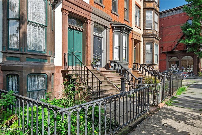 2nd image of 3 Irving Place