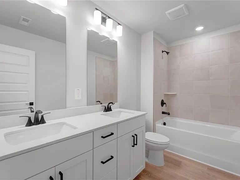 3089 Sweet Red Cir — Photo 35
