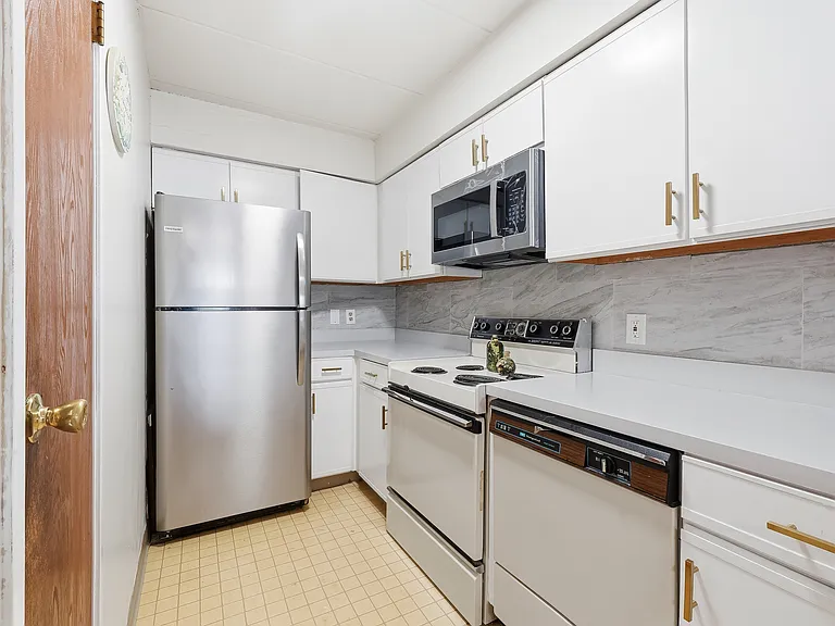 5 Linden St #6I — Photo 9