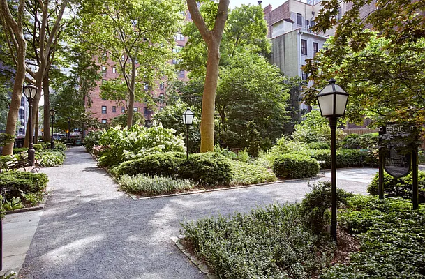 Sold by Bond New York | media 21