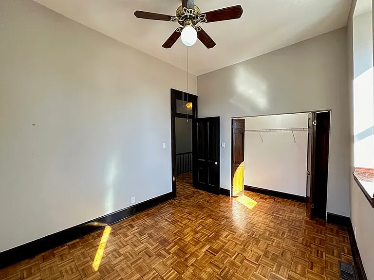 238 S Ashland Ave — Photo 11