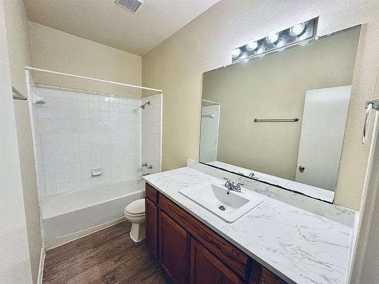 2873 Southampton Way #B — Photo 30