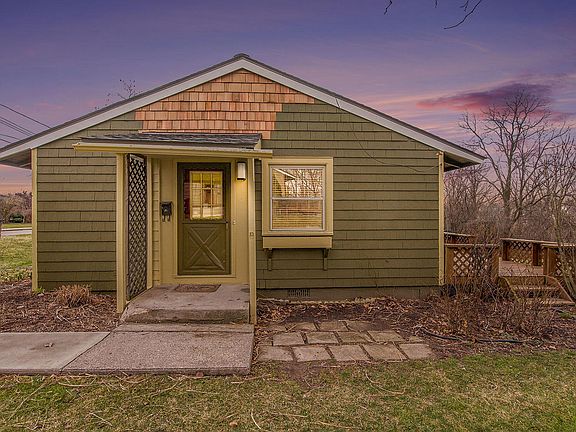 3rd image of 2338 Parkwood Ave