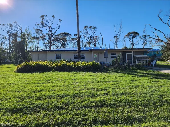 3851 Gasparilla St, Saint James City, FL 33956