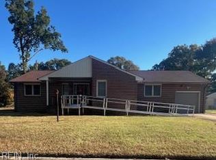 215 Woodbury Forrest Dr, Hampton, VA 23666
