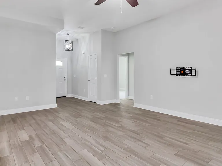 2281 Tom St — Photo 10