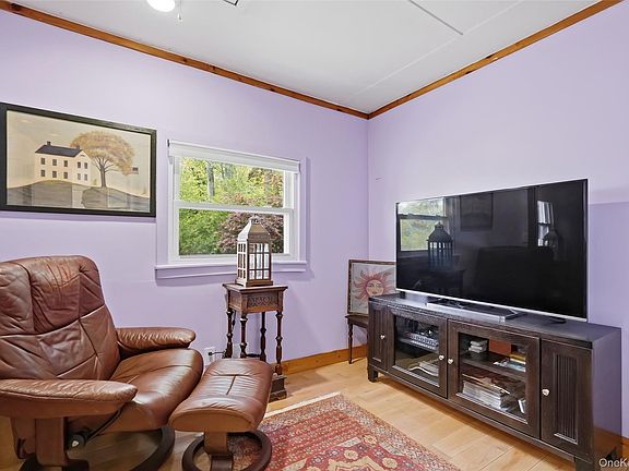 4th image of 40 Chippewa Road