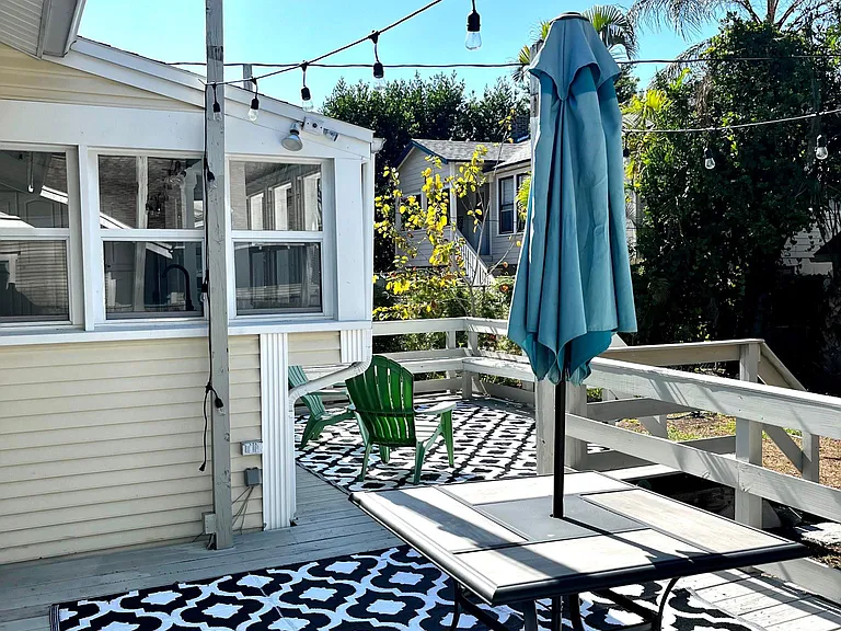 2637 Burlington Ave N — Photo 13