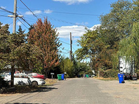 5th image of 1119 NE 119th Ave