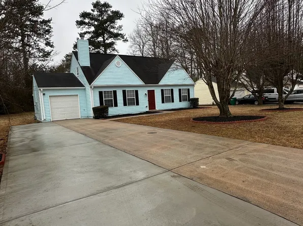 2711 Holly Berry Dr, Ellenwood, GA 30294