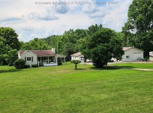 647 Kellys Creek Rd, Charleston, WV 25312