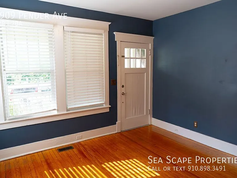 1909 Pender Ave — Photo 10