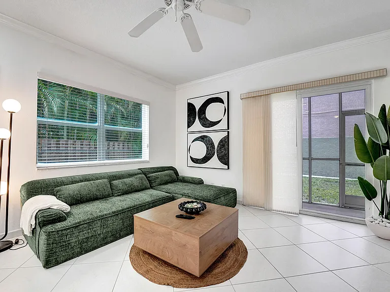 1450 N Riverside Dr #103 — Photo 32