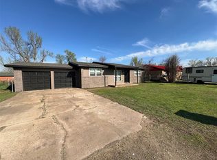 107 Windsor Rd, Chickasha, OK 73018