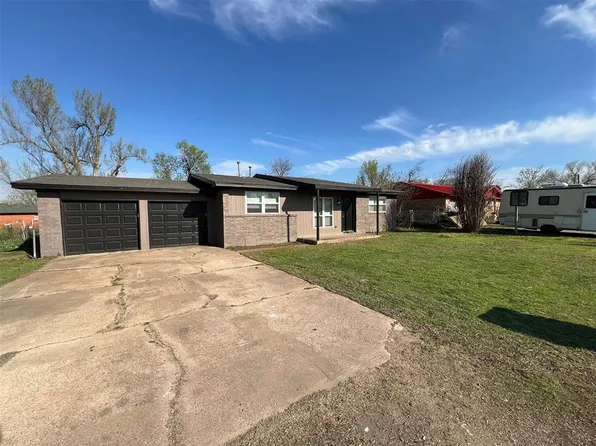107 Windsor Rd, Chickasha, OK 73018