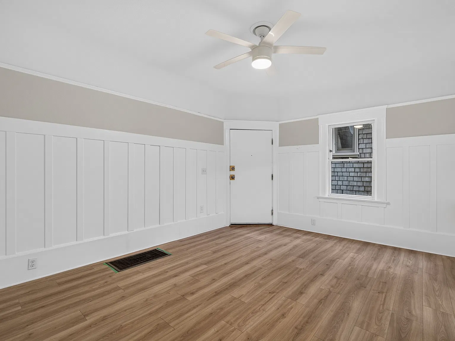 2808 Derby St — Photo 3