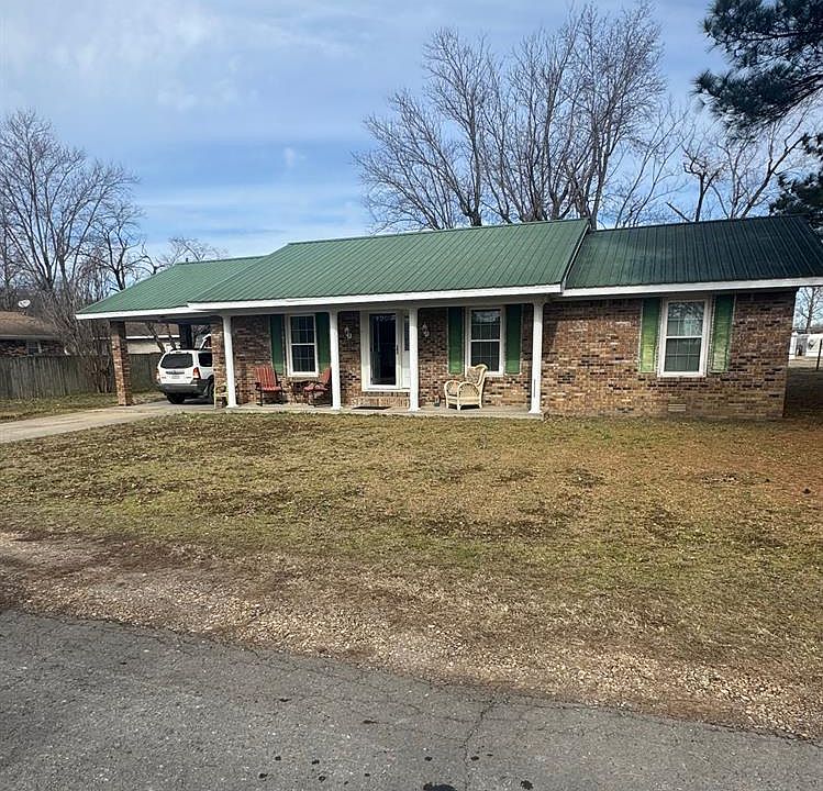 1st image of 402 Damon St