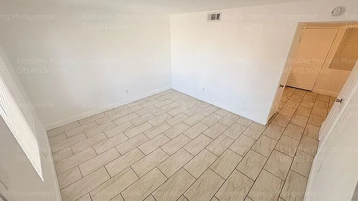2909 S Chester Ave #7 — Photo 4