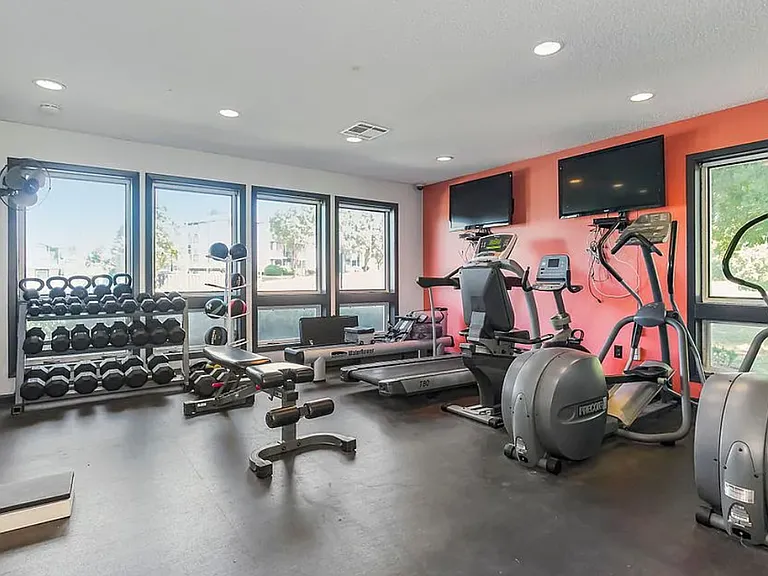 Falcon Point Apartments — Photo 45