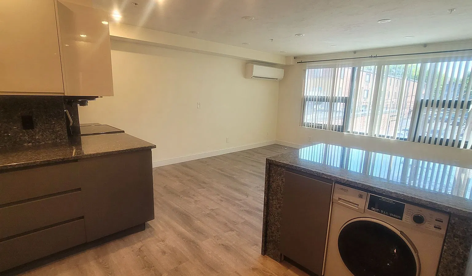 Discounted Fee! Luxury Studio Near BU & T! Perfect for Students wanting Perfect Location — Photo 1
