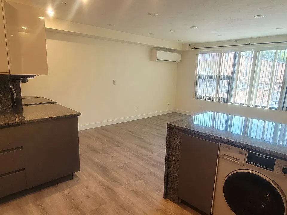 1028 Commonwealth Ave #216