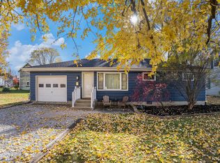 8 Poplar St, Three Oaks, MI 49128