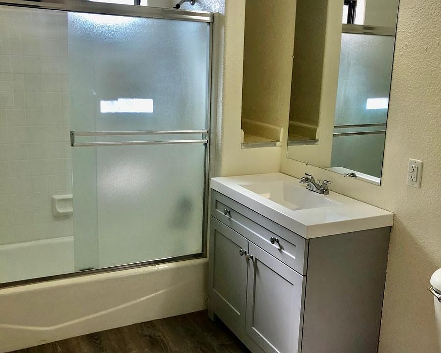 2nd image of 435 S 6th St #2