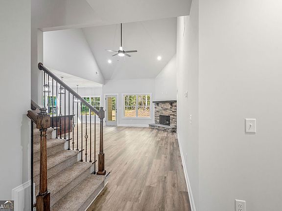 3rd image of 1685 Sewell Rd
