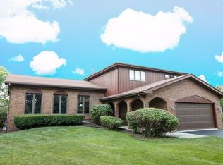 904 Rob Roy Pl, Downers Grove, IL 60516