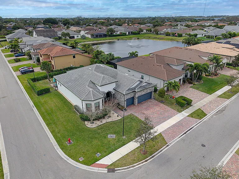 8324 Pedigree Cir — Photo 48